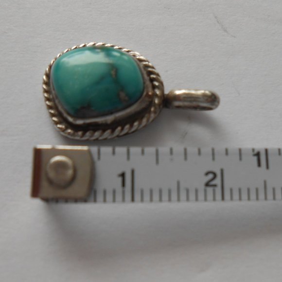 Vintage Turquoise Stone Pendant in Silver Bezel - Picture 4 of 7